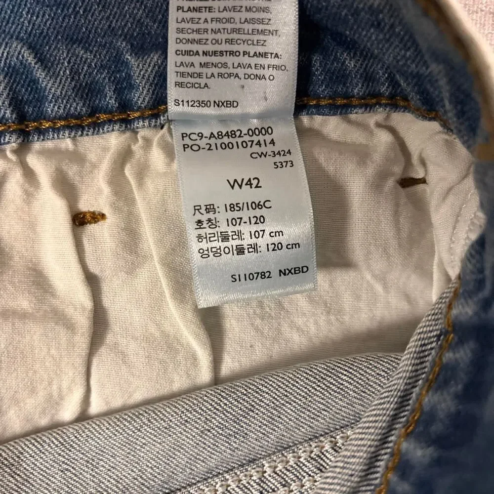 levi’s strauss lightwash baggy jean shorts